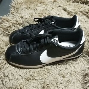 NIKE Cortez
